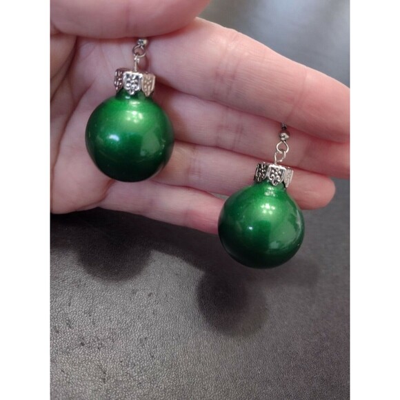 Green Christmas tree ball ornament earrings - Picture 1 of 7